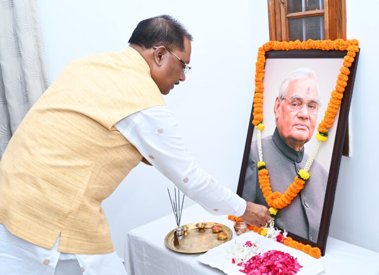 The Chief Minister paid tribute to former Prime Minister Bharat Ratna Late Shri Atal Bihari Vajpayee on his death anniversary