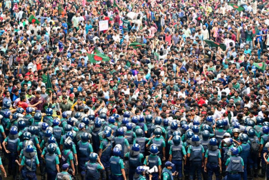 Protestors facing Police