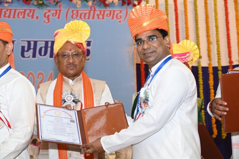 Governor and Chief Minister attend Hemchand Yadav University Convocation