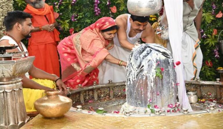 Chief Minister Dr. Yadav offers prayers to Lord Mahakaleshwar