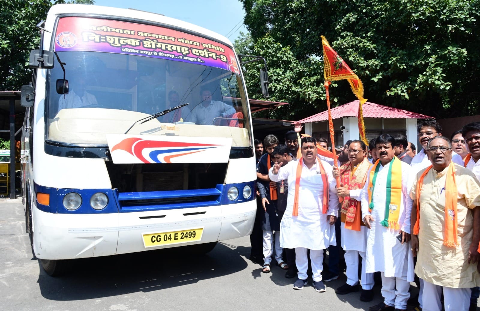 Chief Minister Shri Vishnu Deo Sai Flags Off Special Bus for Devotees to Maa Bamleshwari Dham