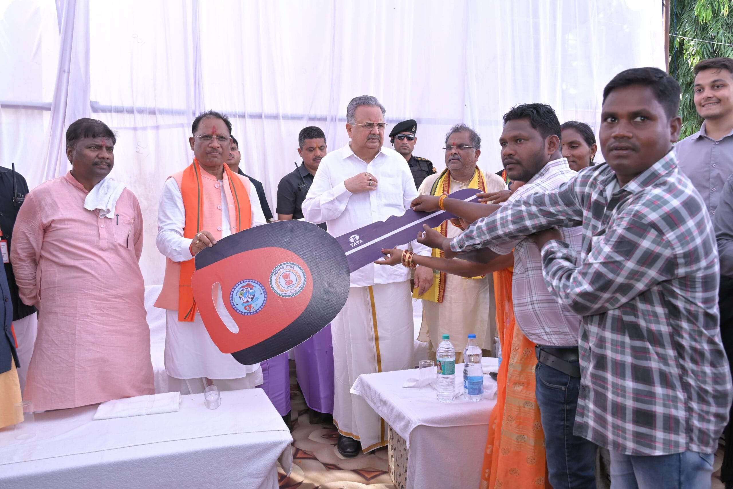 Chief Minister Shri Vishnu Deo Sai awards ‘Completely Organic Village’ certificates to two Dantewada villages