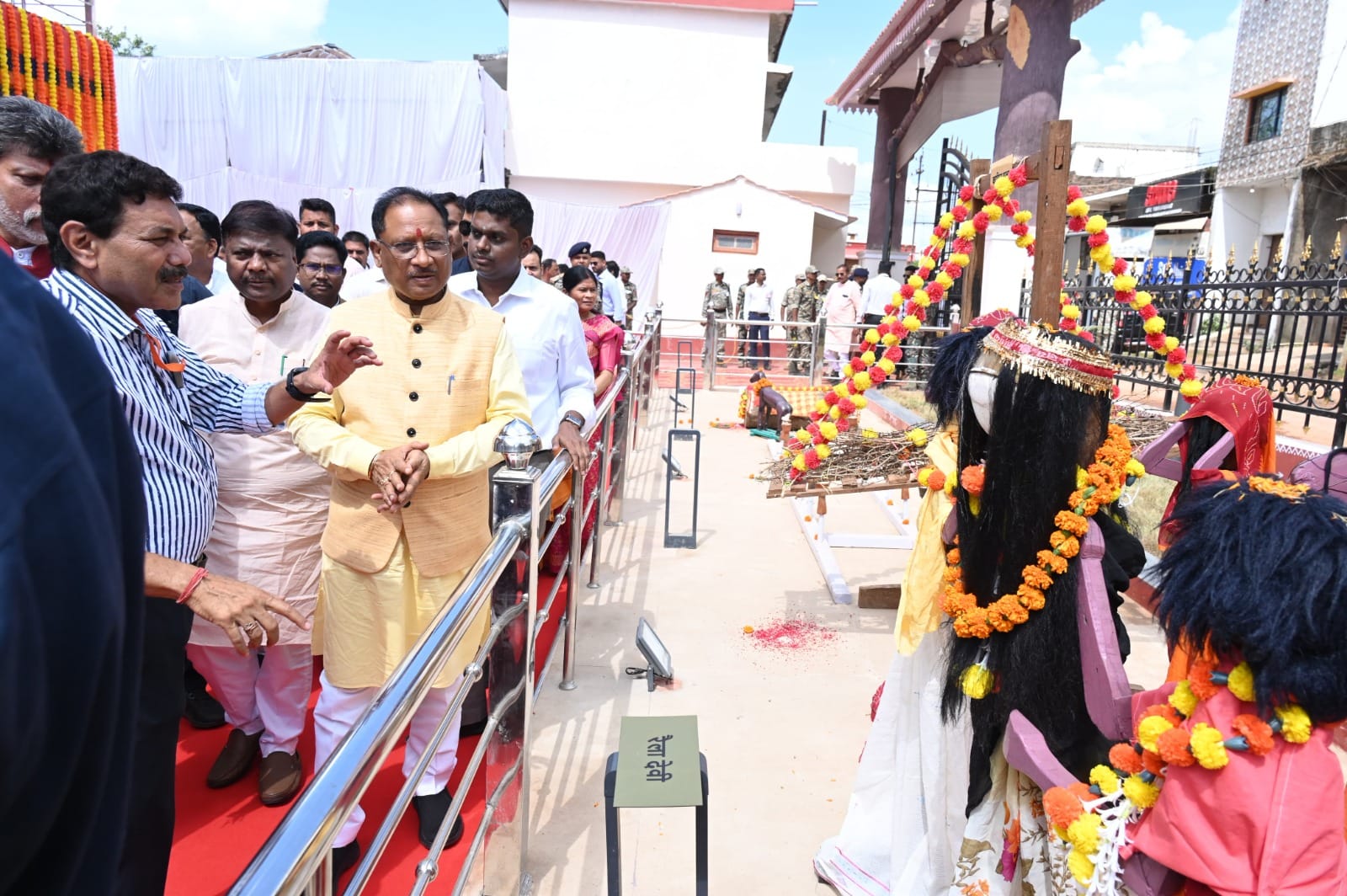 Chief Minister inaugurates ‘Bastar Dussehra Pasra’ development work in Bastar district