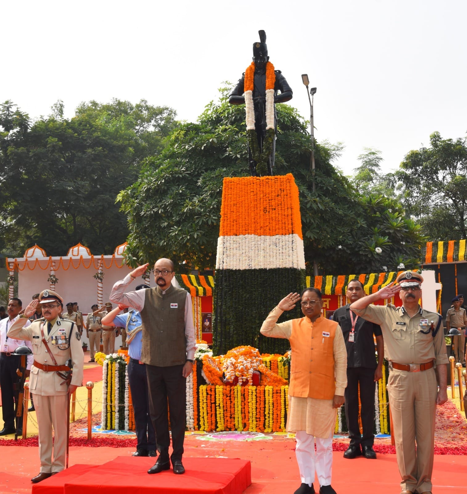 Governor Shri Ramen Deka urges public to treat police personnel with respect and kindness