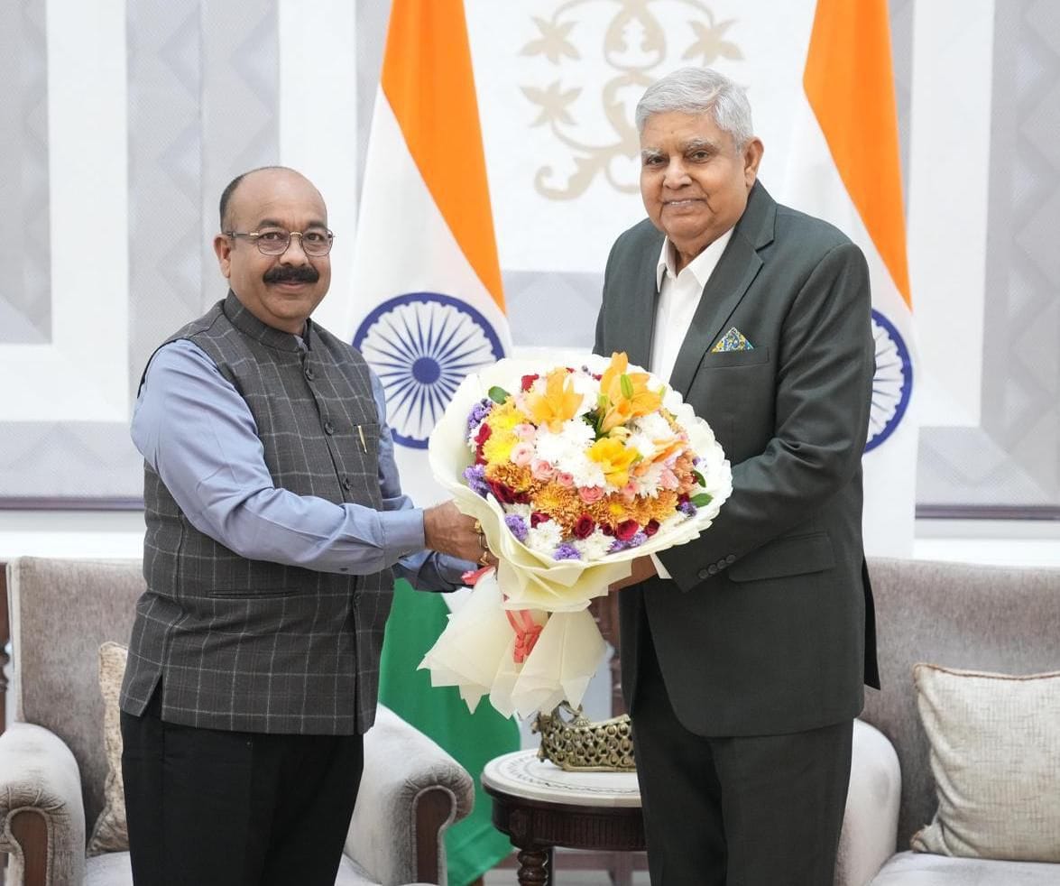 Deputy Chief Minister Shri Arun Sao met with Vice President Shri Jagdeep Dhankhar to extend an invitation for chief guest role at the closing ceremony of Rajyotsav.