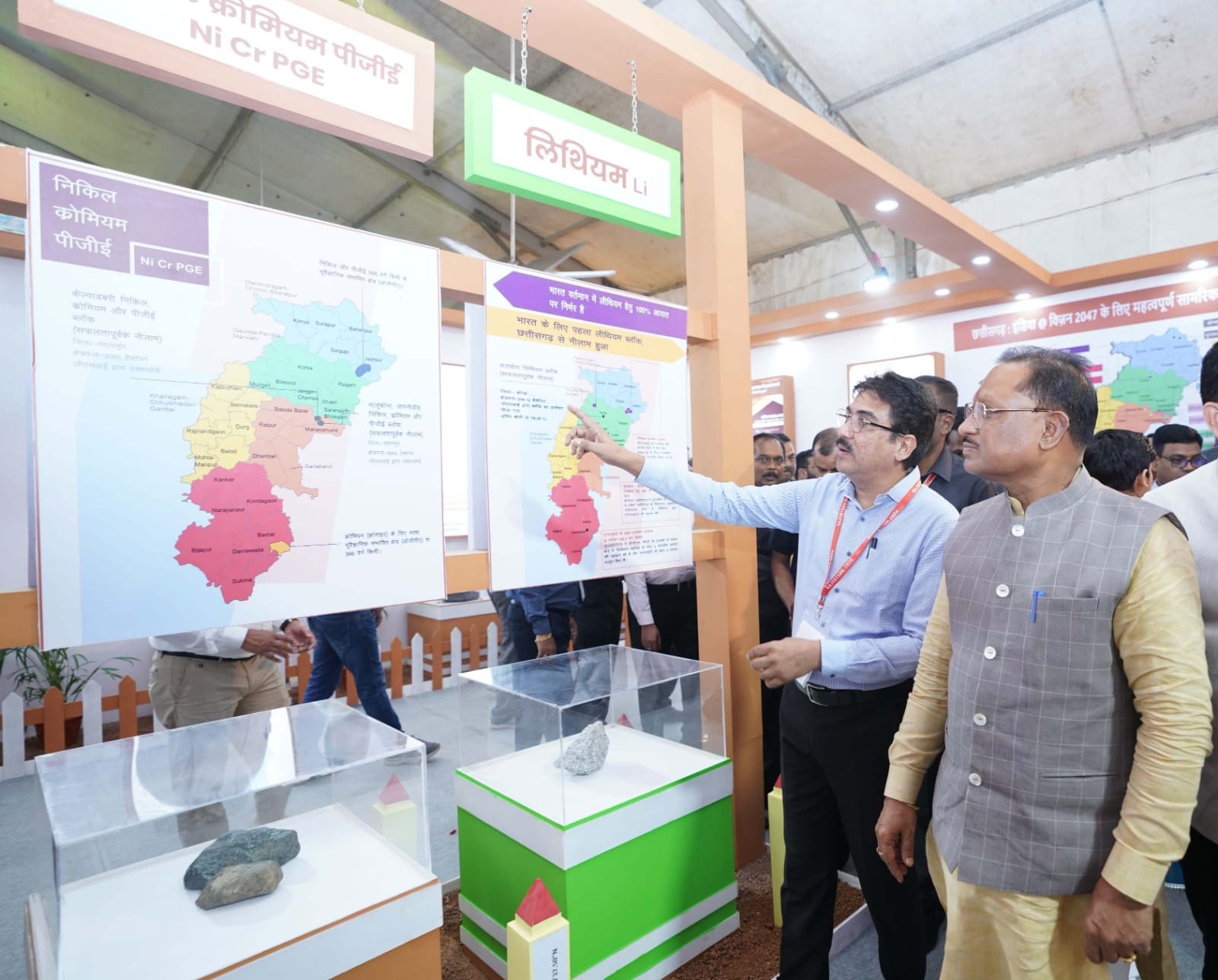 Chief Minister Shri Vishnu Dev Sai visited the exhibition of Mineral Department
