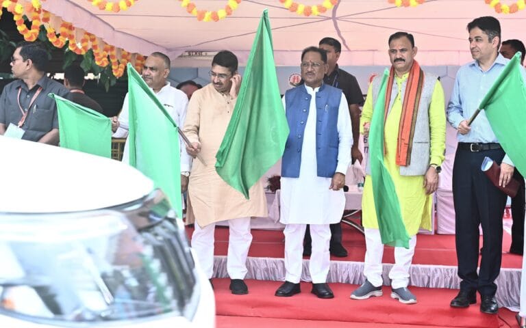 New Chapter in Strengthening Chhattisgarh’s Healthcare System: CM Flags Off 151 New Vehicles for Field Health Workforce