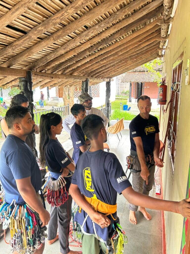 Jashpur’s youth team set out on Himalayan expedition