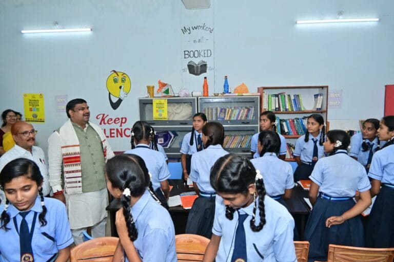 Education Minister Shri Gajendra Yadav conducted a surprise inspection of schools in Durg district.