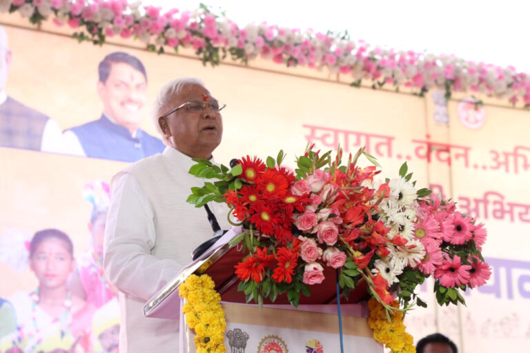 Governor Shri Patel Urges Active Role of Public Representatives and Social Workers in Implementing Tribal Welfare Schemes