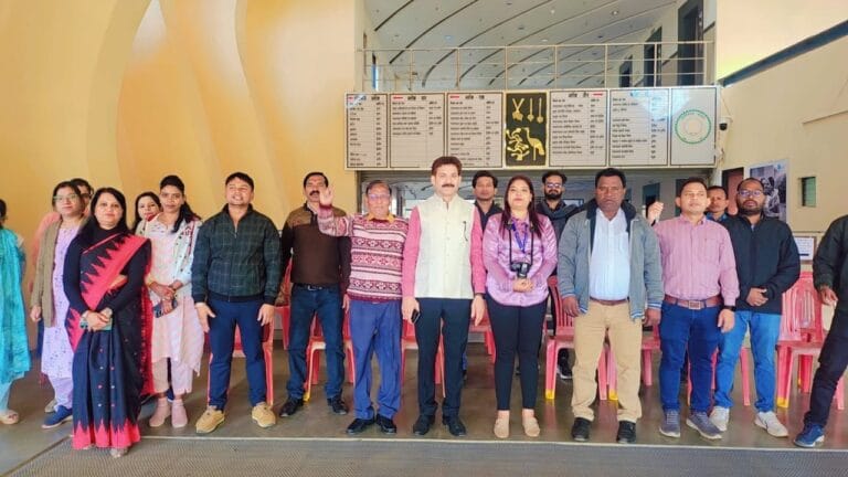 The Chhattisgarh Directorate (Heads of Departments) Government Employees Association, Indravati Bhavan, Nava Raipur, has organized a statewide protest from December 29th to December 31st, 2025, in support of the “Implement Modi’s Guarantee” campaign, as called for by the Chhattisgarh Employees and Officers Federation.