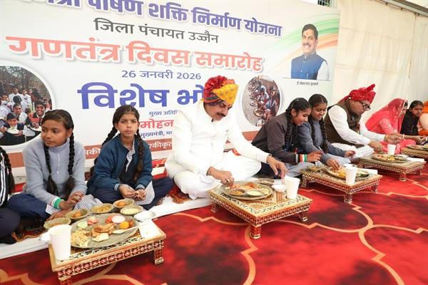 Chief Minister Dr. Yadav Attends Special Republic Day Luncheon with Students