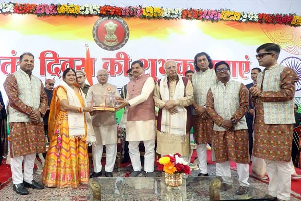 Governor Shri Patel and Chief Minister Dr. Yadav Exchange Greetings