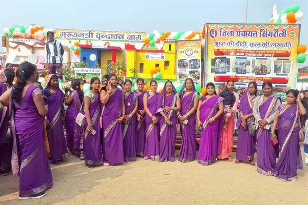On Republic Day, tableaux were displayed in the districts on the theme of “Lakhpati Didi”.