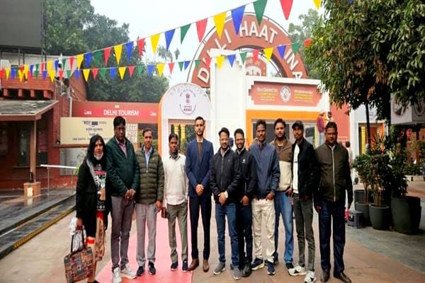 Participation of artisans from Madhya Pradesh in Delhi Haat
