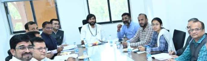 Minister Shri Guru Khuswant Saheb gave important instructions in the review meeting of Skill Development, Technical Education and Employment Department.