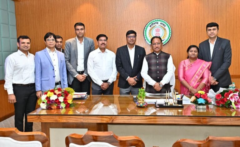 Officers appointed to the Indian Administrative Service from the State Administrative Service paid a courtesy call on the Chief Minister