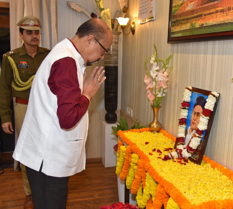 Governor Shri Deka paid tribute to Veer Vinayak Damodar Savarkar