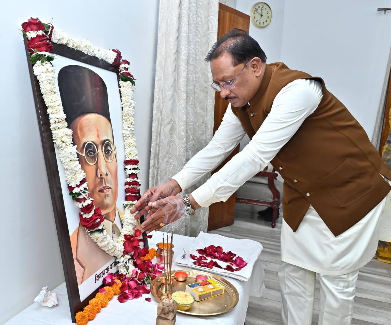 Chief Minister Shri Vishnudev Sai paid tribute to Veer Savarkar on his death anniversary.