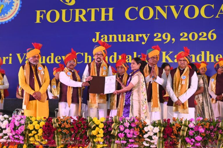 The fourth convocation of Dau Shri Vasudev Chandrakar Kamdhenu University, Durg was held.