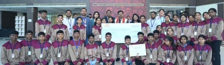 The youth of Kosmaguda Eklavya Vidyalaya got the first prize in the Model Youth Gram Sabha organized in Delhi.