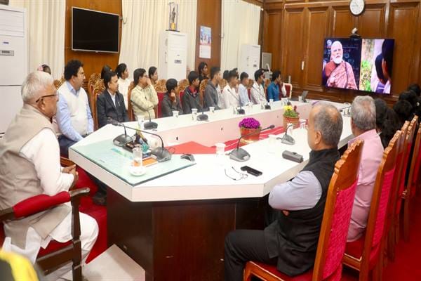 Governor Shri Patel participated in the “Pariksha Pe Charcha” programme with the children.
