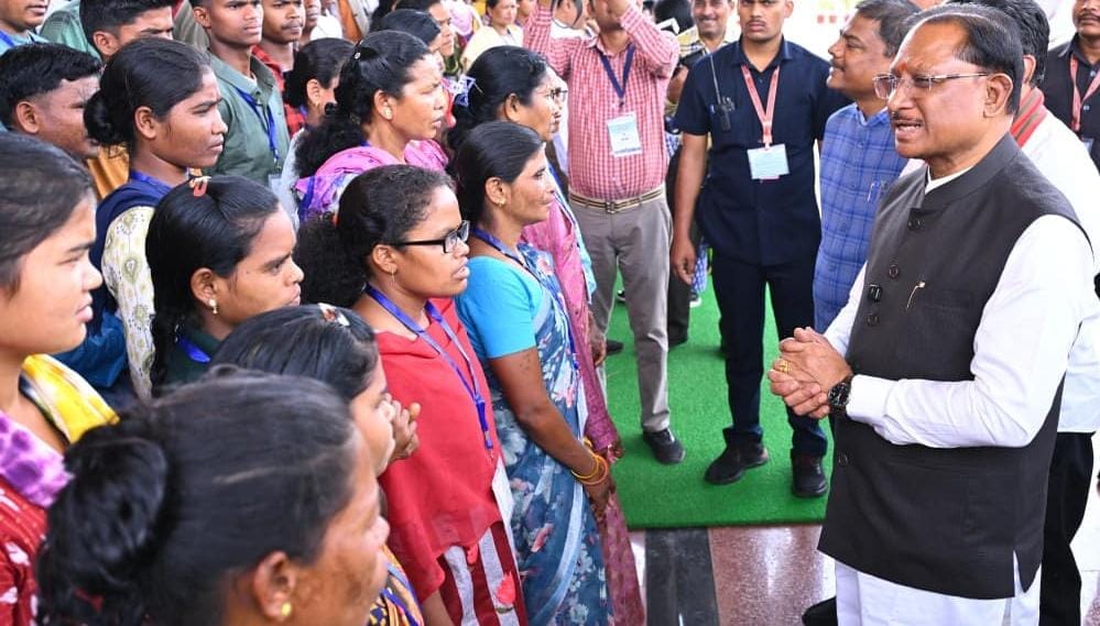 Confidence returning to the mainstream: 140 surrendered Naxalites meet the Chief Minister