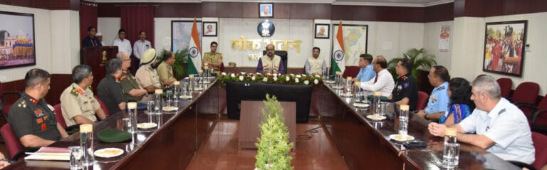 A study team from Defence College, New Delhi paid a courtesy call on Governor Shri Ramen Deka.