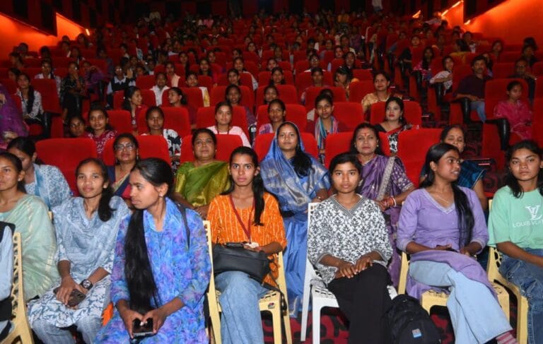 Minister Smt. Laxmi Rajwade showed The Kerala Story 2 to 600 girl students.