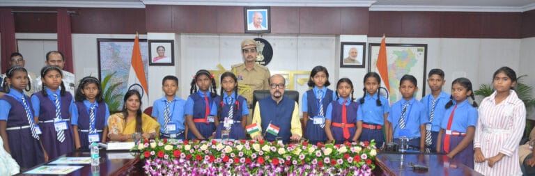 Talented children from remote forest areas of Dhamtari had a cordial meeting with Governor Shri Deka.
