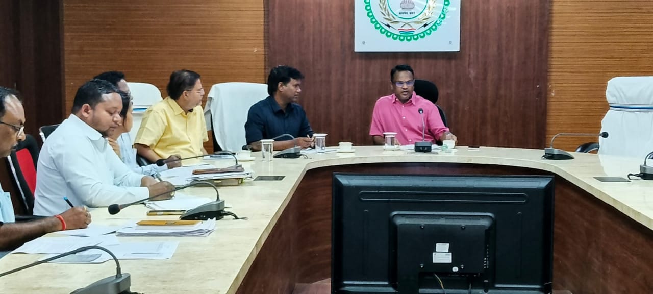  Review of Kharif preparations, instructions for strict action against black marketing of fertilizers and seeds