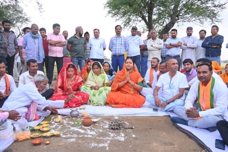Minister Smt. Laxmi Rajwade inaugurated road construction work worth Rs 3.80 crore.