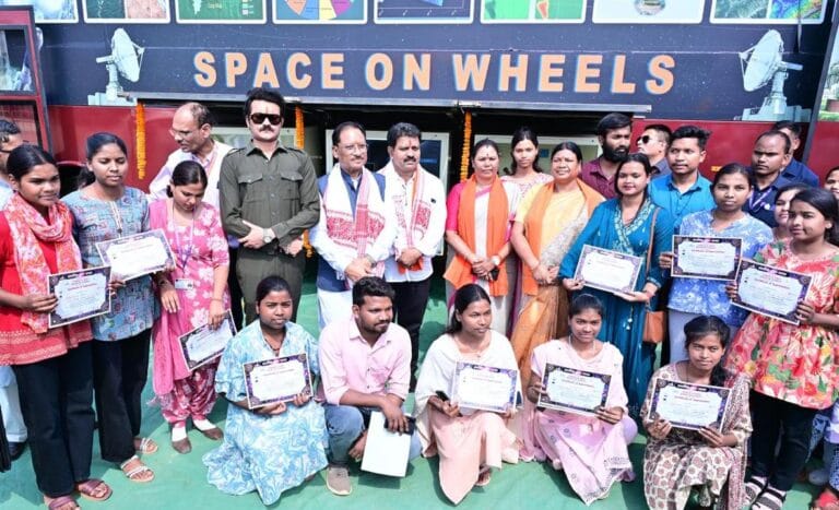  ‘Space on Wheels’ becomes a mobile school of space knowledge for the children of Jashpur.