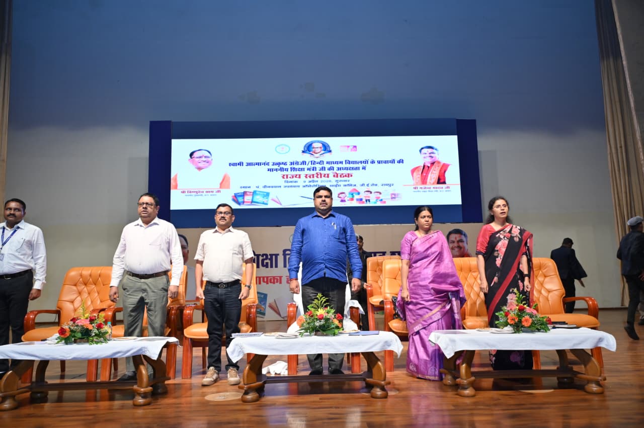 The programme commenced with the recitation of the national anthem , Deep Mantra and Saraswati Mantra .