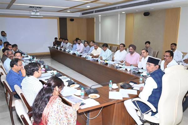 Repair all infrastructure including roads and sewage before monsoon: Minister Shri Sarang