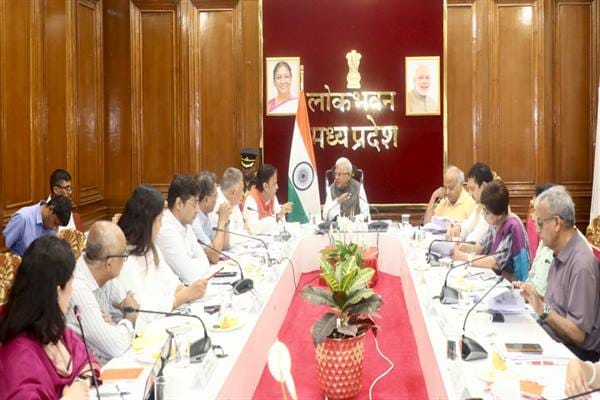 Service spirit is the key in efforts to treat patients: Governor Shri Patel