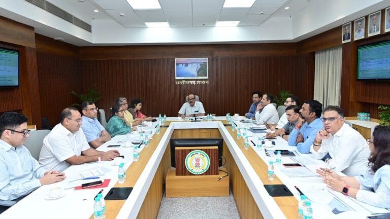 Chief Secretary reviews implementation of important schemes, stresses on data-based monitoring