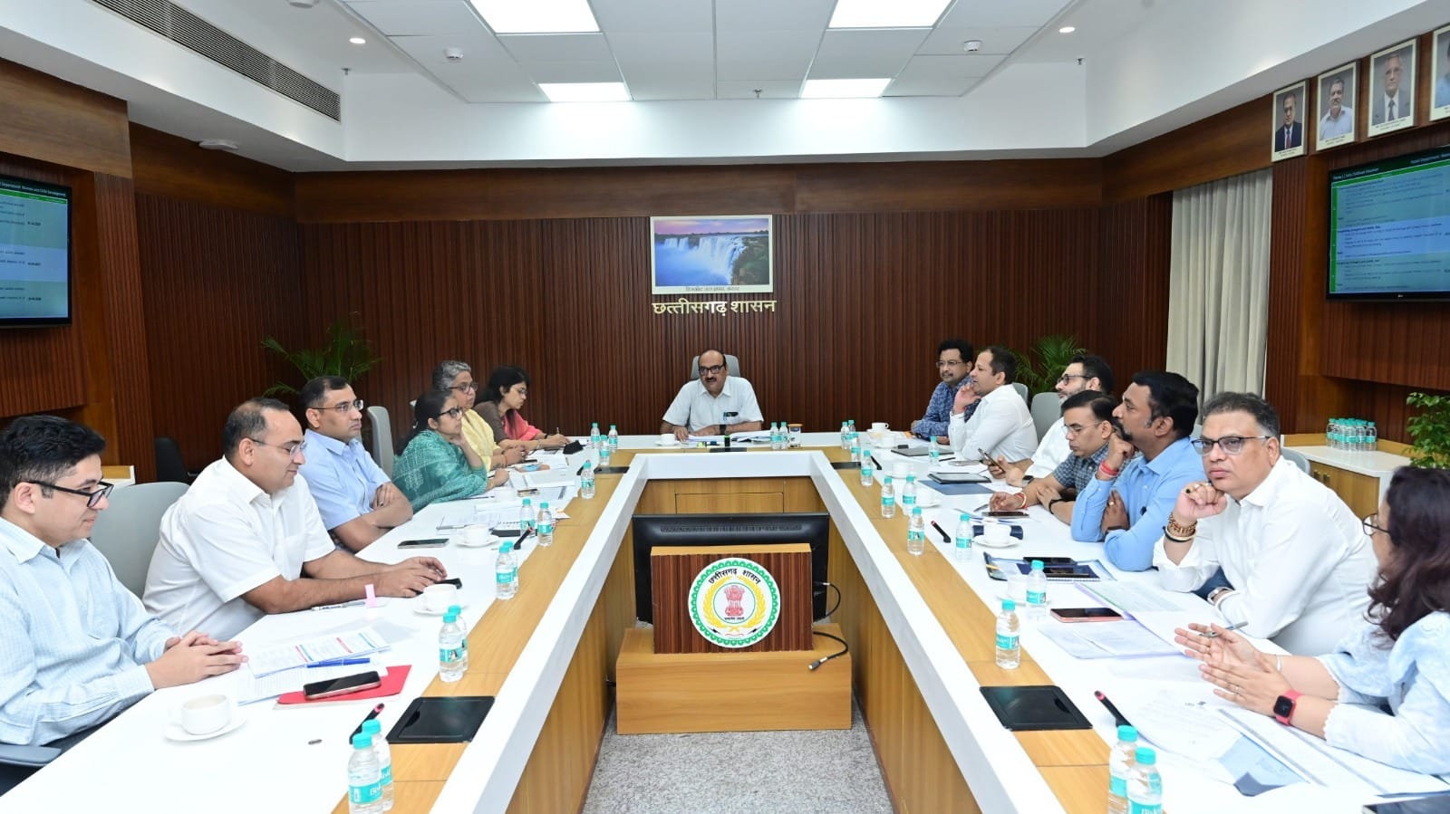 Chief Secretary reviews implementation of important schemes, stresses on data-based monitoring