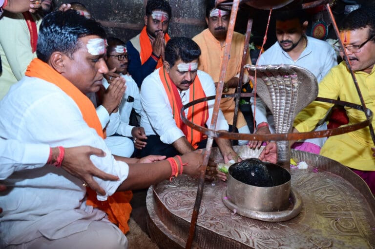 Deputy Chief Minister Shri Vijay Sharma offered prayers at Bhoramdev Temple.