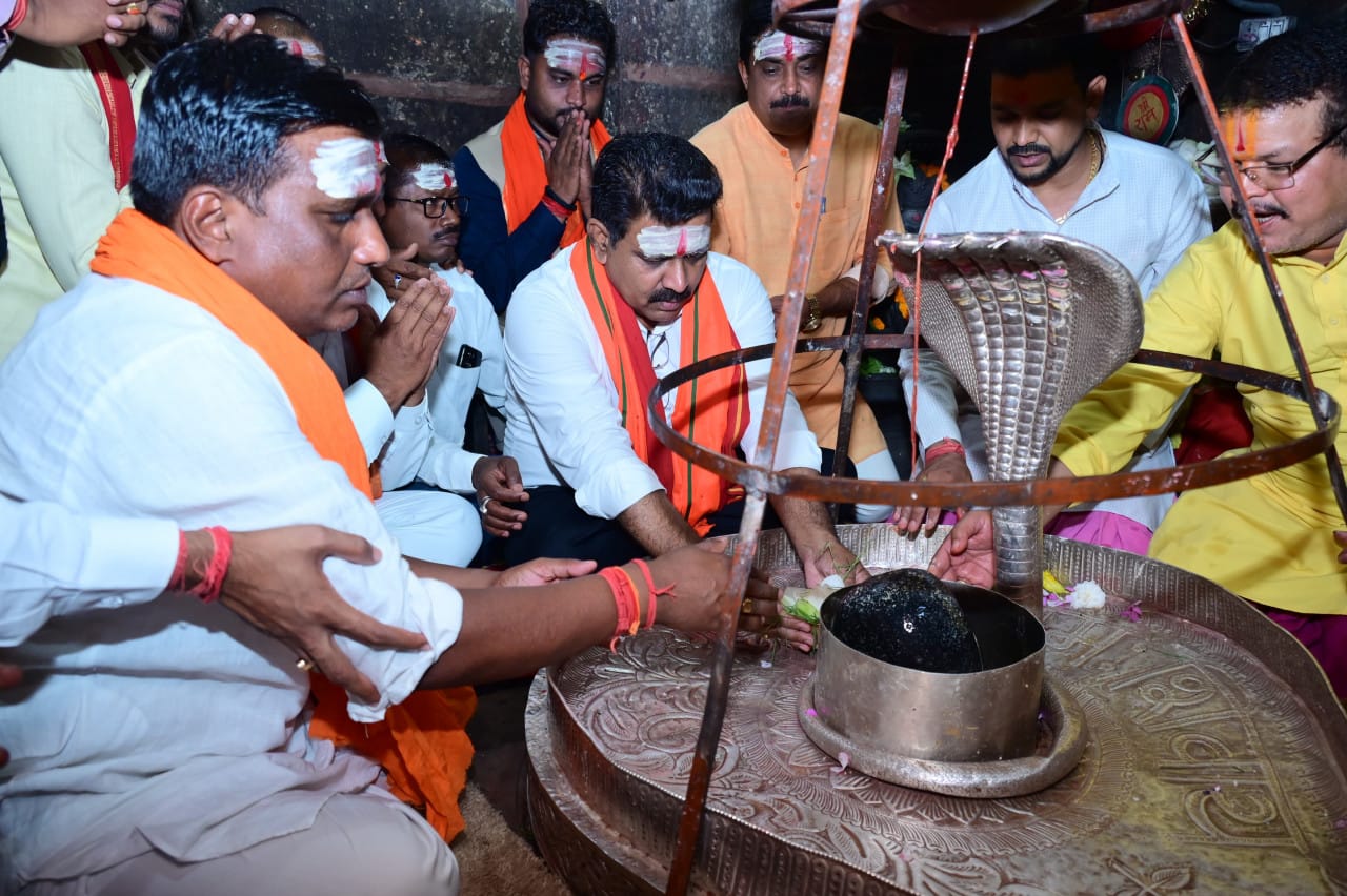Deputy Chief Minister Shri Vijay Sharma offered prayers at Bhoramdev Temple.
