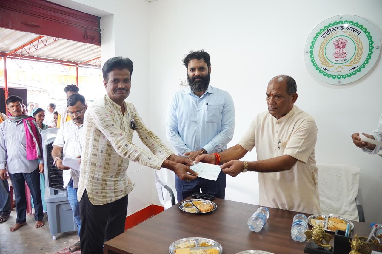 Sensitive initiative for the needy: Matikala Board Chairman Shri Shambhunath Chakraborty distributed aid cheques in Ranpur.