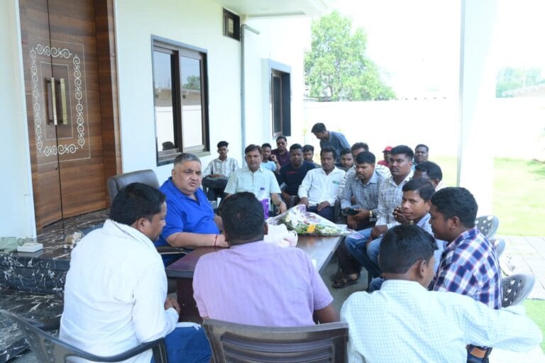 Cabinet Minister Shri Rajesh Agrawal listened to the problems of the common people in the public hearing.