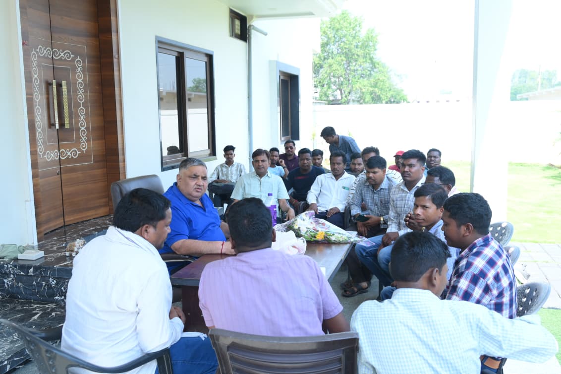 Cabinet Minister Shri Rajesh Agrawal listened to the problems of the common people in the public hearing.