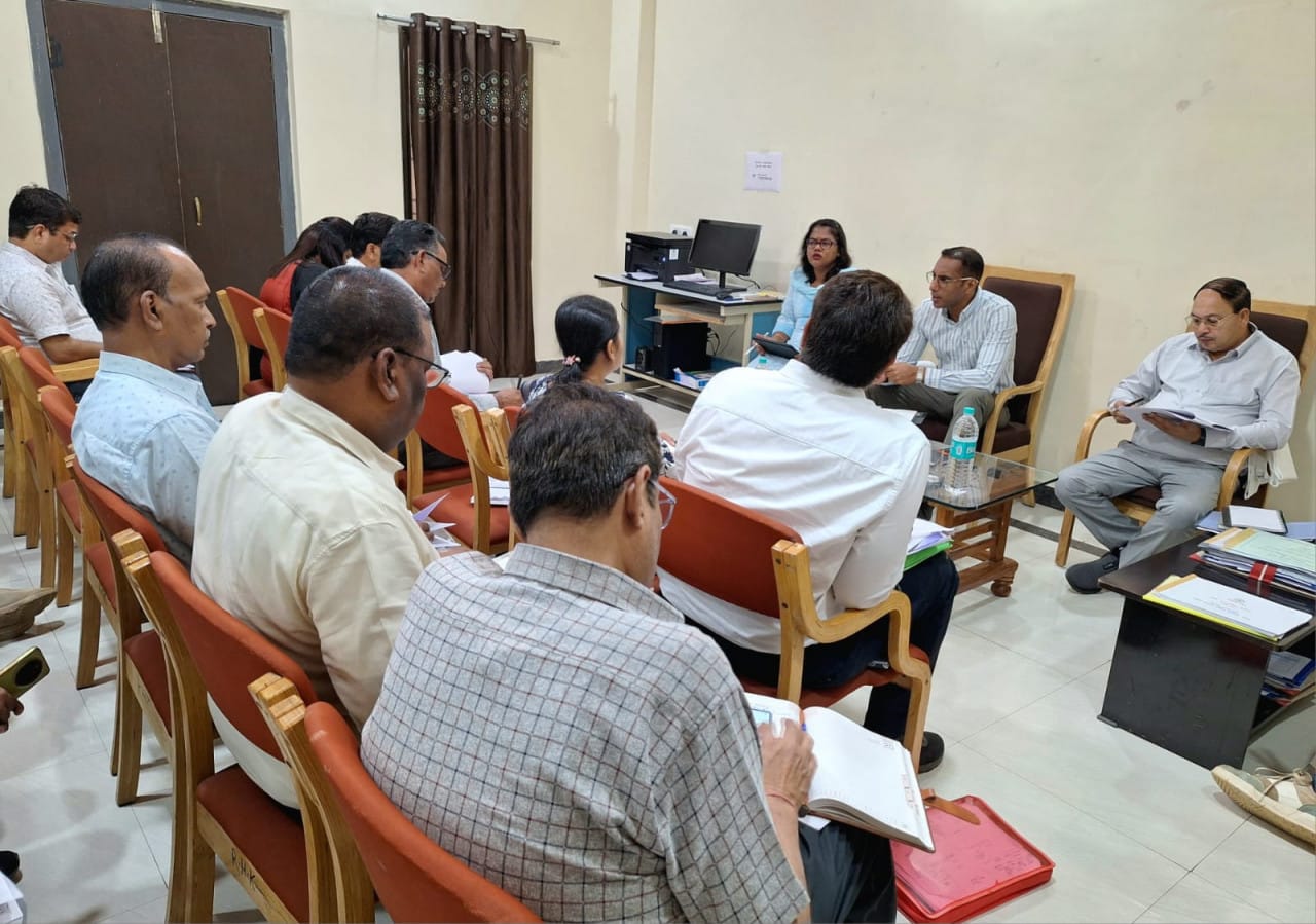  Work on roads and bridges in Bastar will accelerate, Public Works Department Secretary held a meeting with officials and contractors.