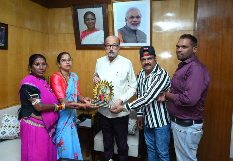  Family members of renowned folk artist Teejan Bai pay courtesy visit to the Governor