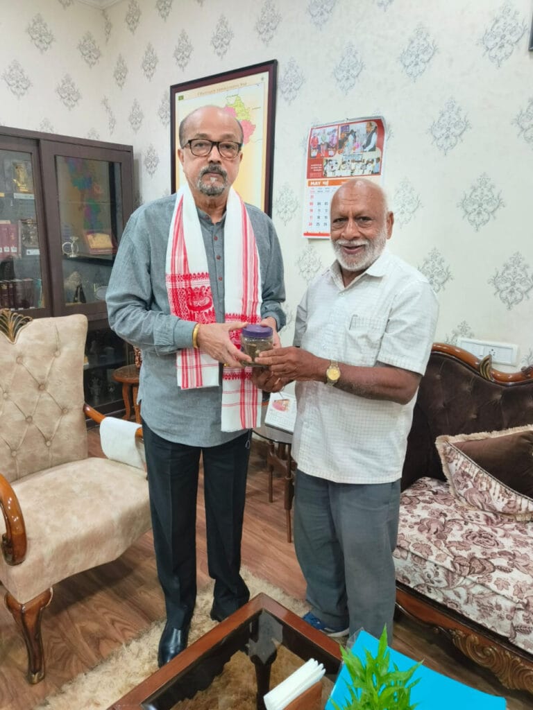  ‘Vice President of Chhattisgarh Tea Merchants Association made a courtesy call on the Governor’