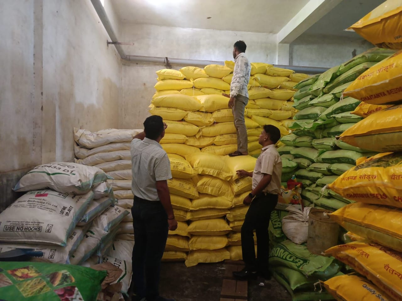 License of a fertilizer shop suspended, notices issued to several sellers