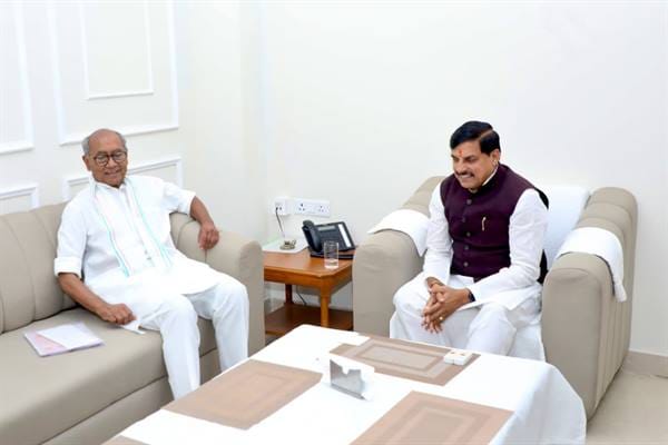 Former Chief Minister Mr. Singh met Chief Minister Dr. Yadav