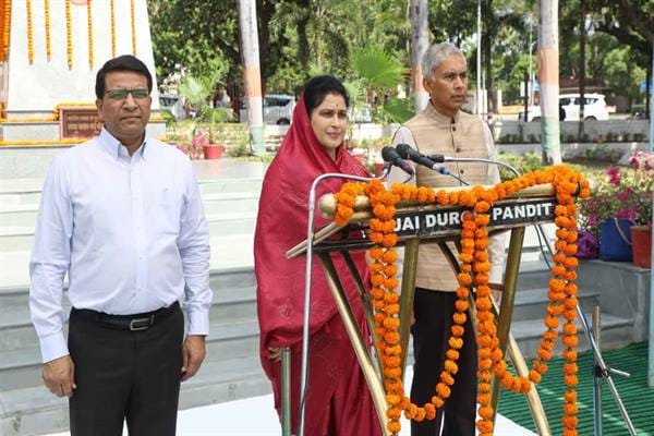 The National Anthem and the National Anthem were sung collectively at the Ministry.