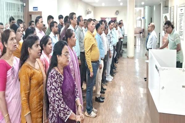 Mass singing of the national anthem and Vande Mataram at the Collectorate